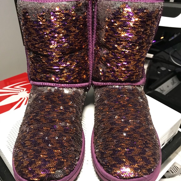 Woman’s UGG Boots - Picture 1 of 4